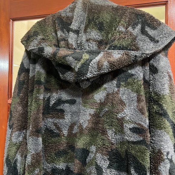 525. Camouflage Soft Oversized Hooded Cozy Open With Pockets OSFM NWT - Picture 11 of 12